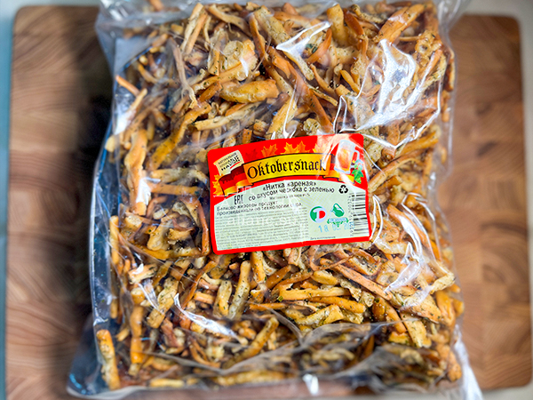 Нитка ЖАРЕНАЯ "Чеснок с зеленью" Oktobersnack 1 кг (сырный продукт) в Камышине
