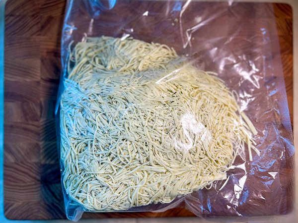 Сырный продукт ФЕРМЕРСКИЙ паутинка  укроп/чеснок в Камышине