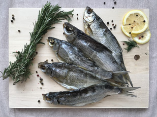 Толстолобик (бабочка) холодного копчения: Вобла вяленая астраханская крупная