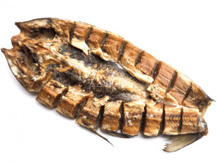 Чехонь вяленая: Сом (бабочка) холодного копчения